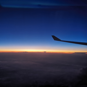 游泳爆乳露双奶头被教练玩弄
