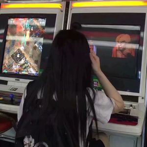 游泳爆乳露双奶头被教练玩弄
