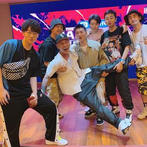 游泳爆乳露双奶头被教练玩弄
