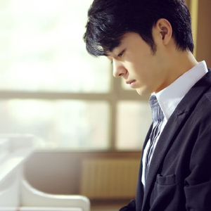 游泳爆乳露双奶头被教练玩弄
